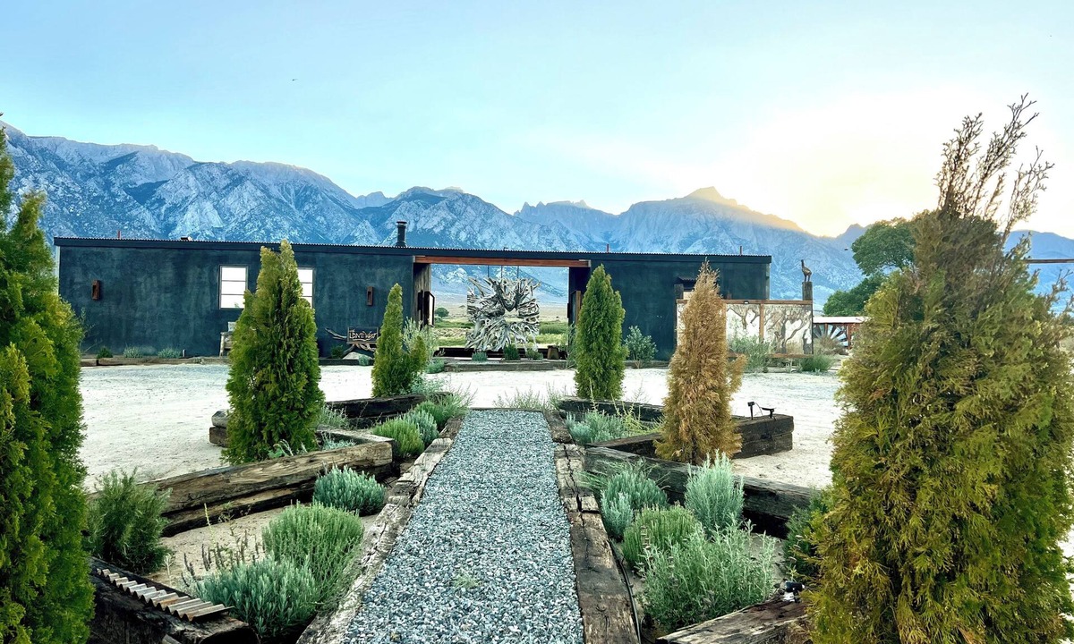 Lone Pine House | The LONEWEST Retreat in the Eastern Mountain Sierras