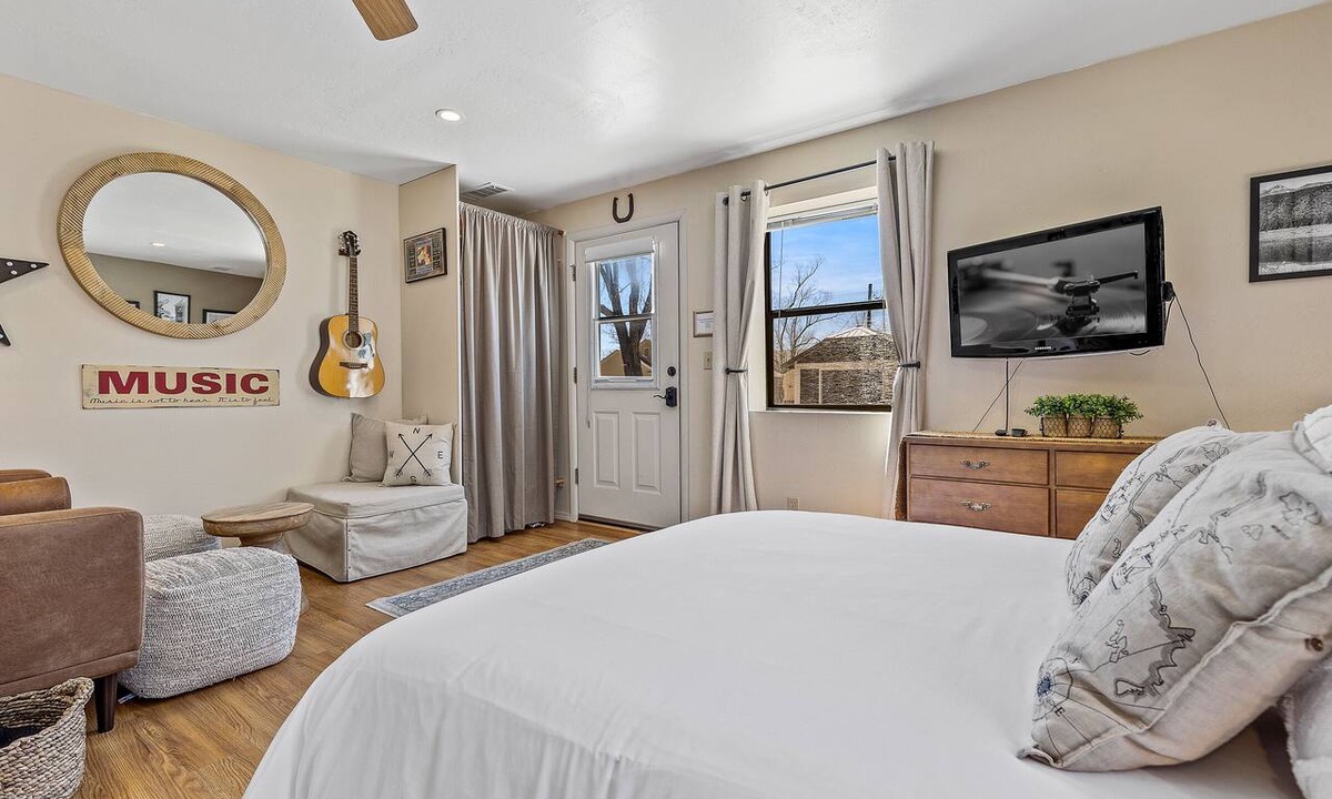 Downtown Flagstaff Apartment | The Music Studio, Historic FLG, Sleeps 3, Private & A/C!
