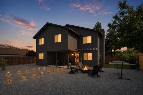 Lemon Cove House | The Noir House, Cozy haven near Sequoia & Kaweah