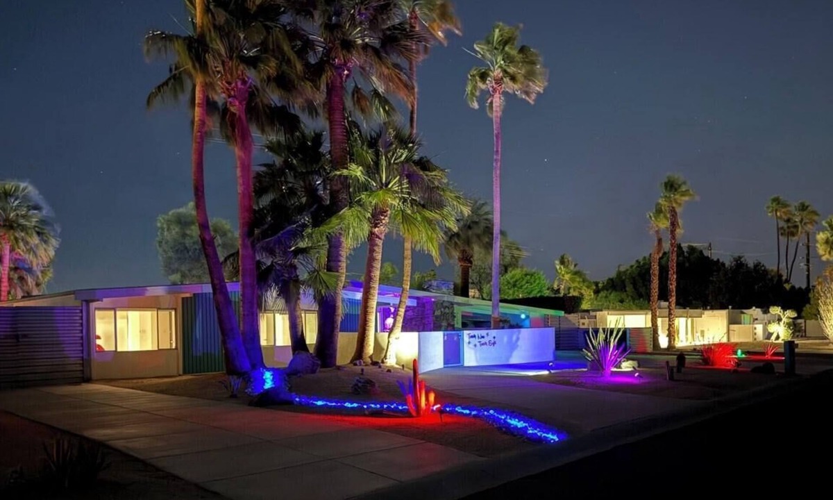 Sunmor House | The Retro A Go-Go House Luxury Mid Century Mod Resort