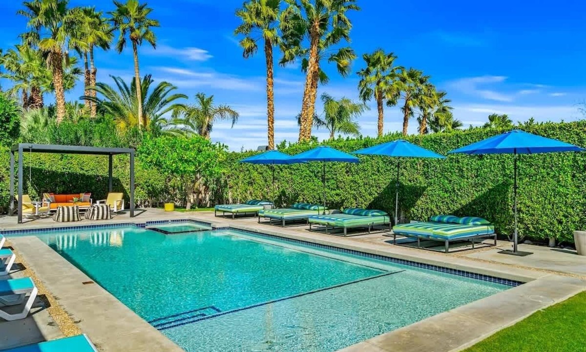 Racquet Club South House | The Stunning Acacia