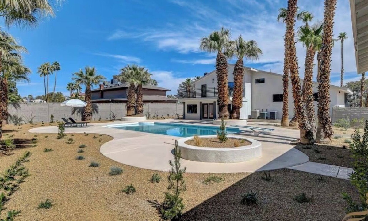 Spring Valley House | The Vegas Retreat