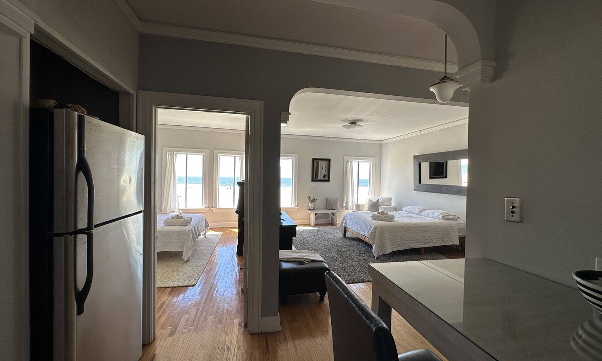 Hermosa Beach Hotel | The Vurpillat Beachfront Hotel