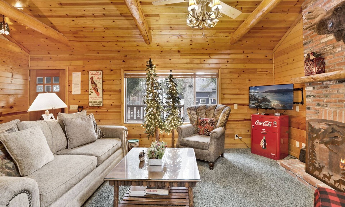 Boulder Bay Cabin | Timber Pines Chalet Retreat Cottage w/Hot Tub