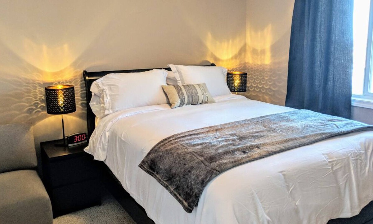Stony Plain Condo | Top Floor Bright 2BR 2Bath Condo next to Westview