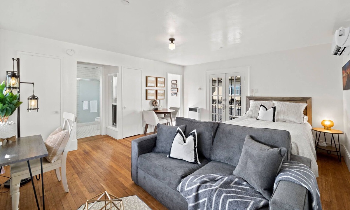 Park West Apartment | Top Floor SD Bay View Studio in Bankers Hill, San Diego!