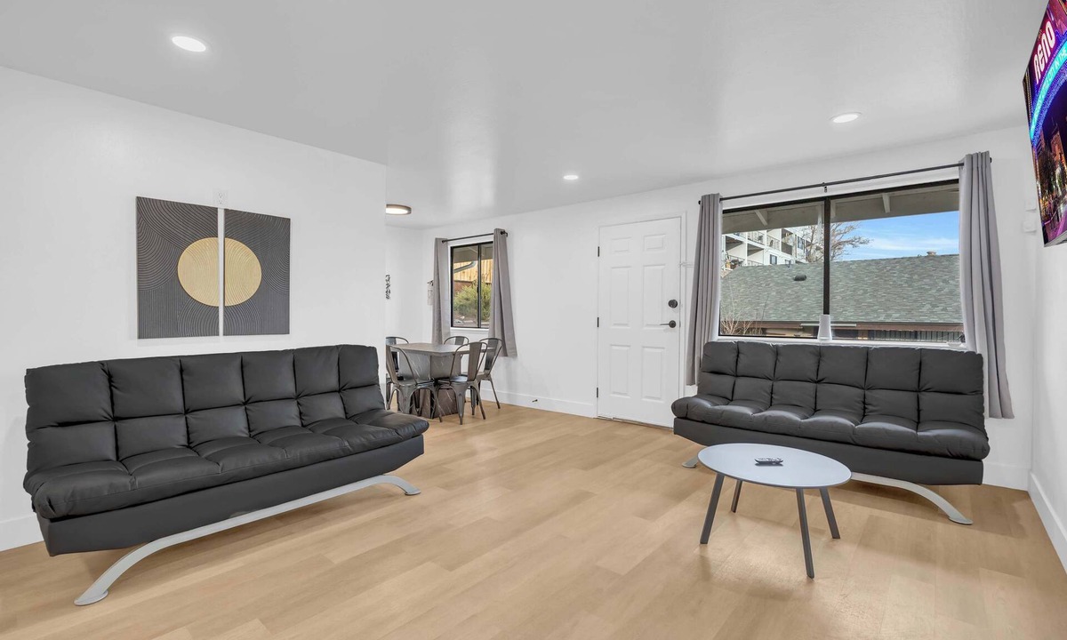 West University House | Tranquil Oasis Duplex/5Baths/Sleeps 15