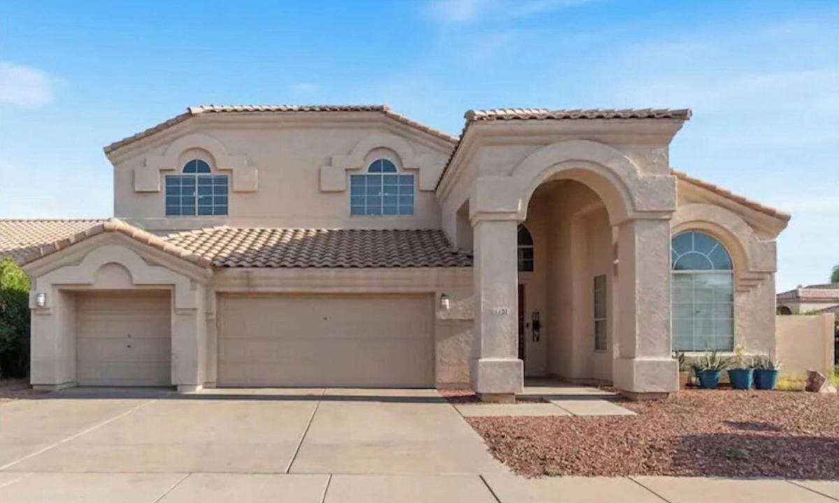 Garden Lakes House | Tropical Paradise in Garden Lakes!