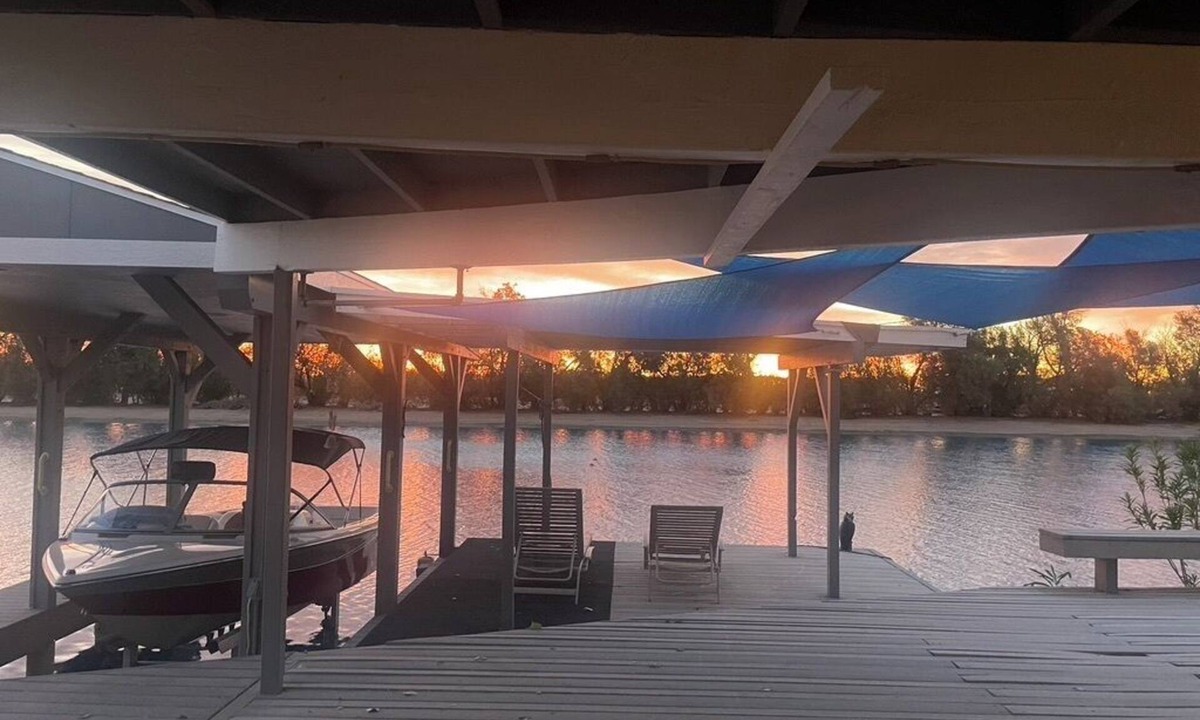 Newberry Springs House | Try Before you Buy - For Sale - Charming 3-bedroom Lake Front cottage Route 66