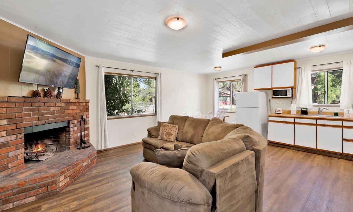Big Bear Lake Cabin | Twin Pines Family Lakeside Cabin- Village Location