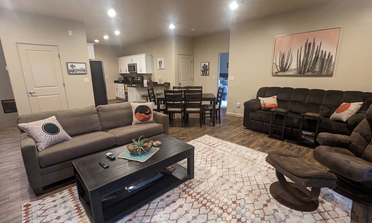 Greenehaven House | Two EnSuites Home Close to the Lake. Minutes to Wahweap Marina w/Boat Parking