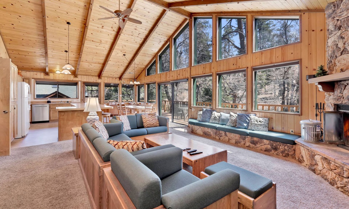 Upper Moonridge Cabin | Ultimate 6BR Big Bear Lodge: 2,700+ Sq Ft, Wood Fireplace & 5-Car Flat Driveway