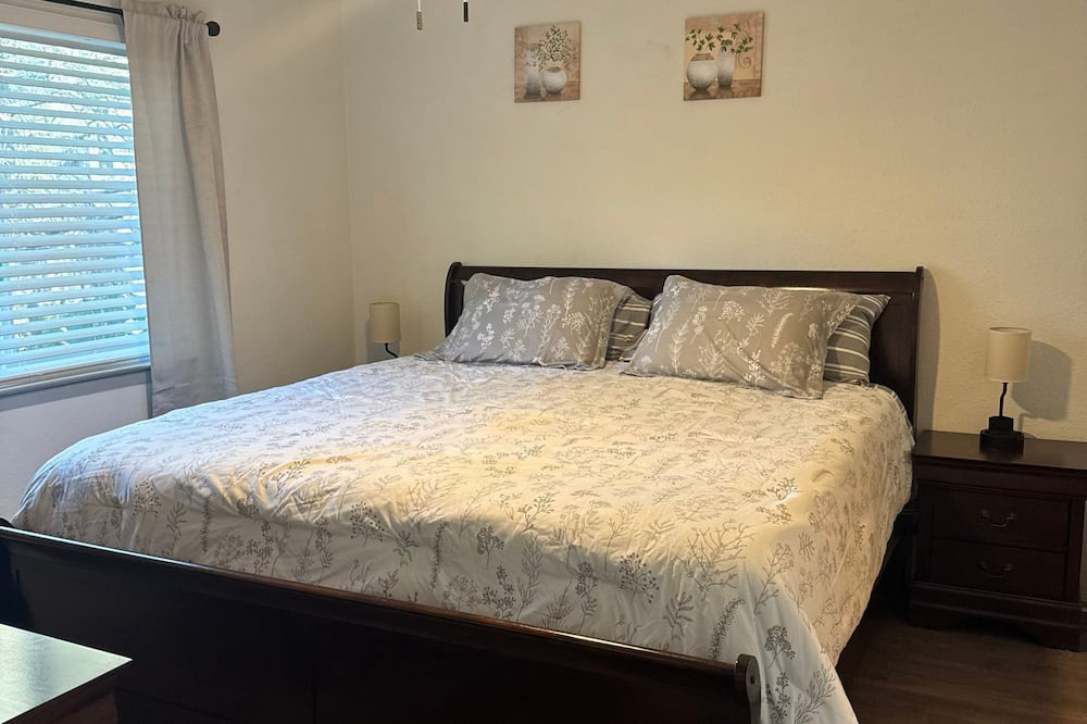 Brownsville Apartment | Unit 11 - 2-bedroom hotel suites in charming Challenge-Brownsville with AC