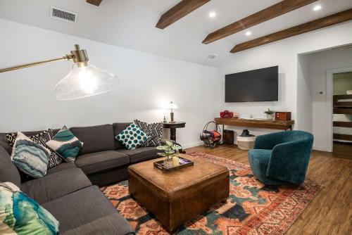 Southside House | Updated Downtown Home next to NAU