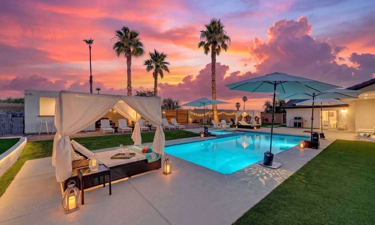 Spring Valley Villa | Vegas Luxury Retreat - Private Estate w/Pool, Spa & Putting Green