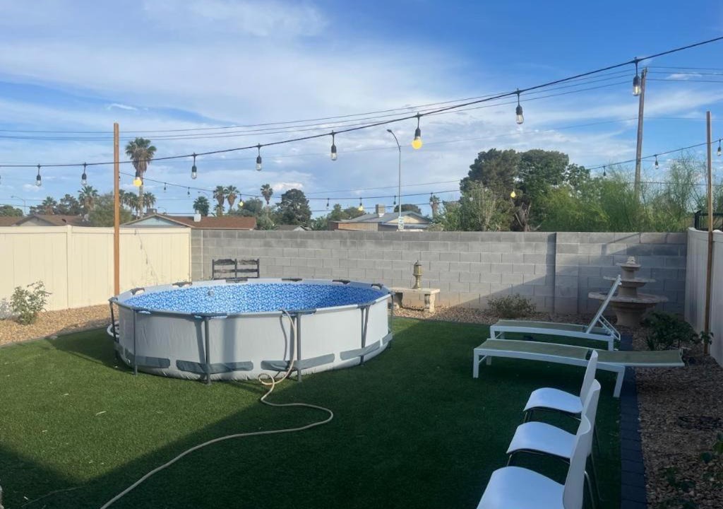 Sunrise Manor House | Vic's 3 bedroom 4beds & POOL centrally located!
