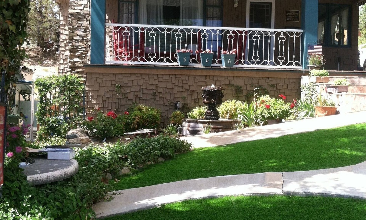 Prescott House | Victorian House Downtown; can include guest house- just ask!