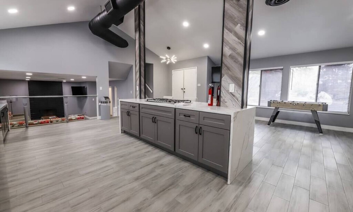 Las Vegas Villa | Villa in the HEART of town. Close and convenient.
