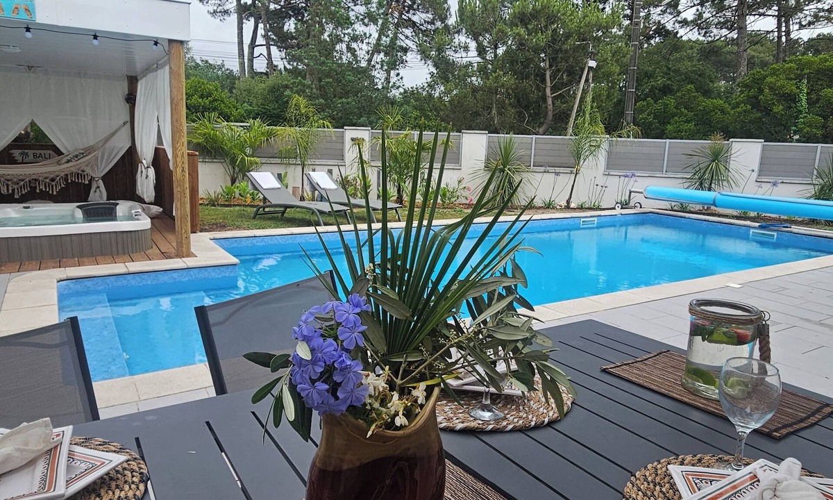 Labenne-Ocean House | Villa Maripa, an exotic oasis with a pool and hot tub, near the beach, sleeps 6