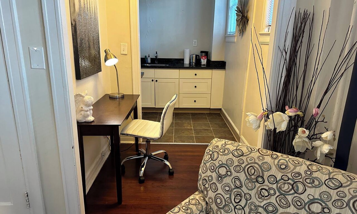 Belltown Apartment | Vintage Studio-Near Space Needle
