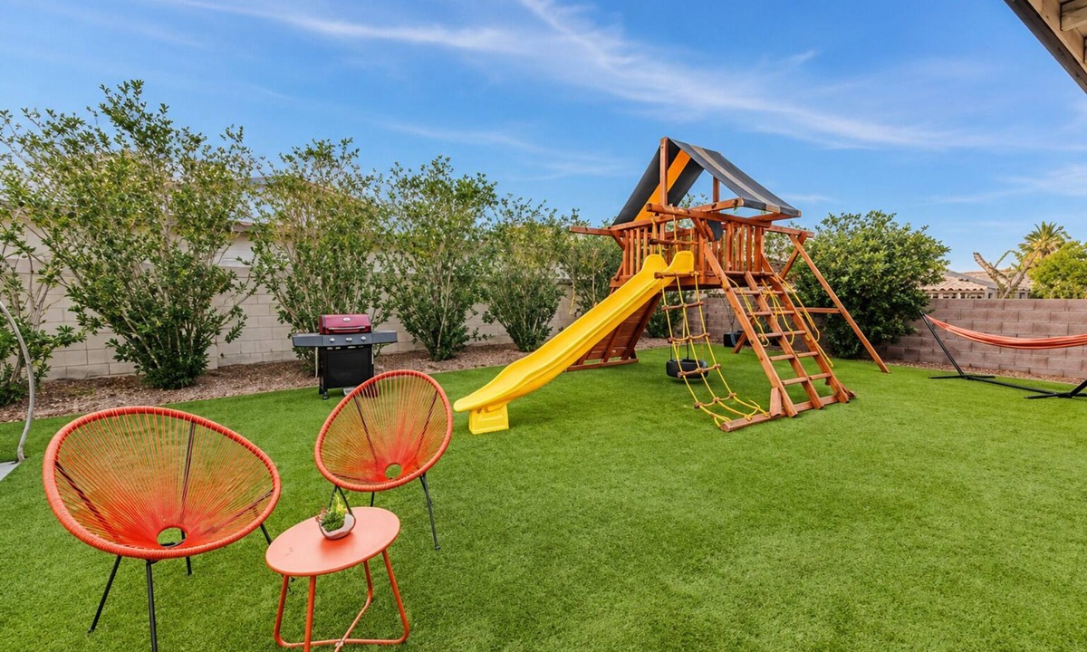 Midway House | VIP DESIGN HOUSE! private pool big backyard