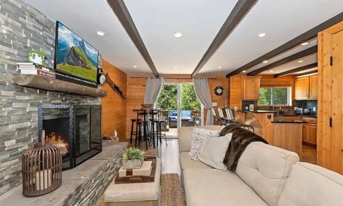 Lake Arrowhead Hotel | Walk 2 Village, Relax on Deck, Cool w/AC!