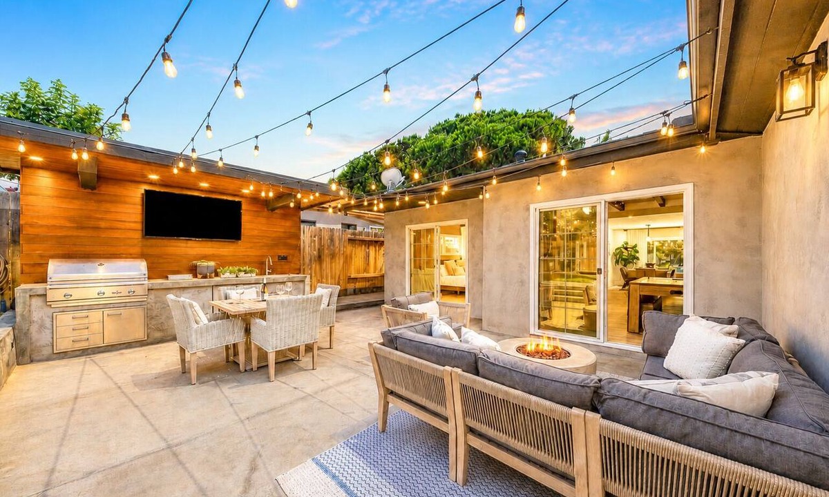 North Pacific Beach House | Walk To Beach W/Jacuzzi, Perfect for Families!