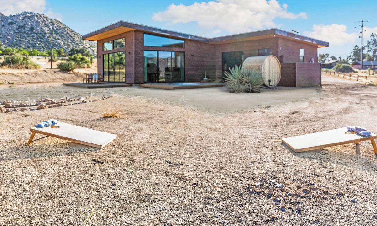 Pioneertown House | Walk to Pappy's |Copper Tub|Fireplace|Sauna|Plunge
