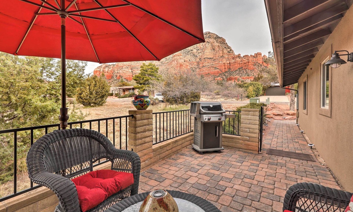 West Sedona Cottage | Walk to Trails! Sedona Casita w/Fire Pit & Views