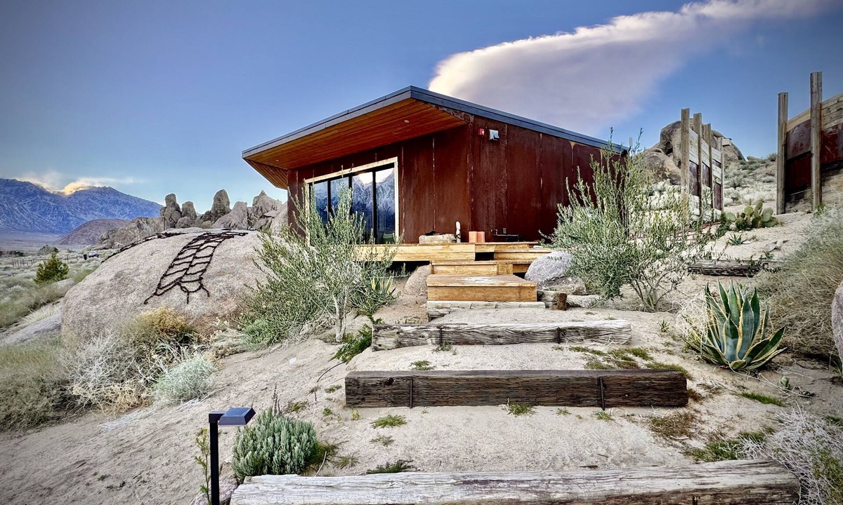 Lone Pine Condo | West Wind —With sweeping views of Mount Whitney and the Eastern Sierra.