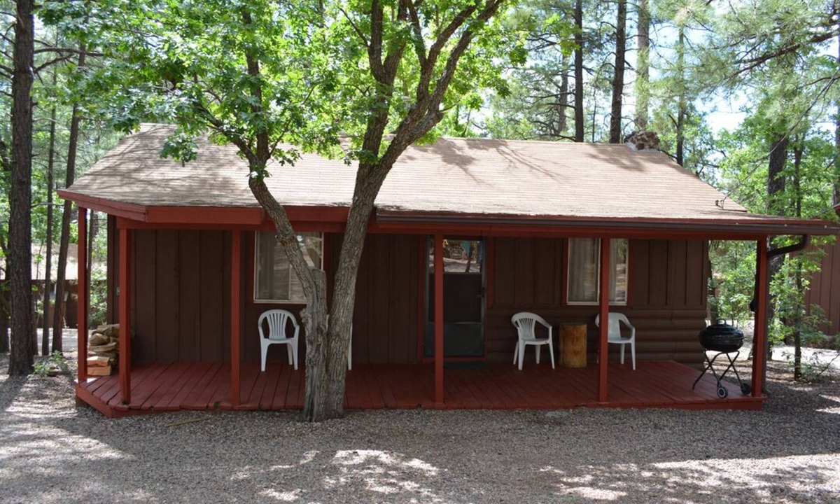 Pinetop-Lakeside Cabin | Whispering Pines - Cabin 27 (2 Bedroom Family Style Unit)