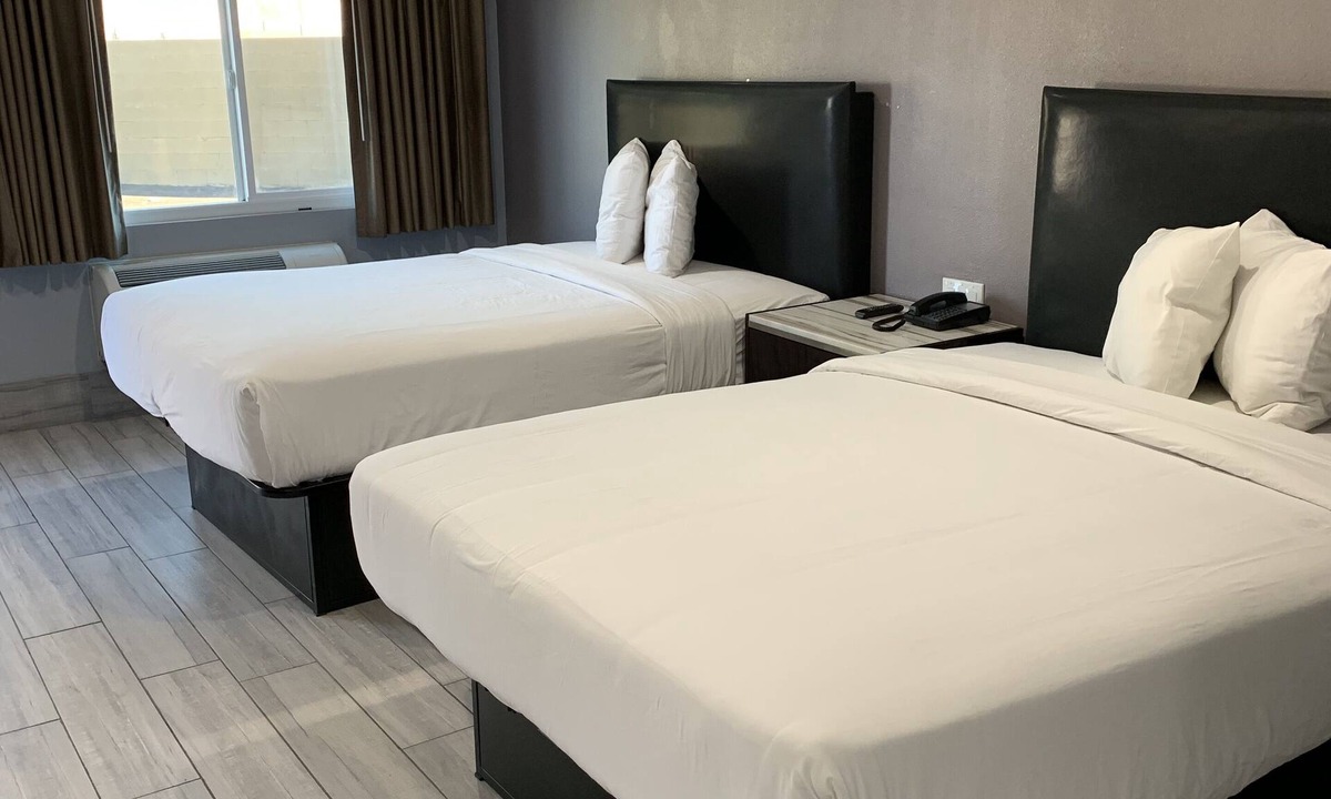 Sun Valley Hotel | Willow Tree Inn & Suites