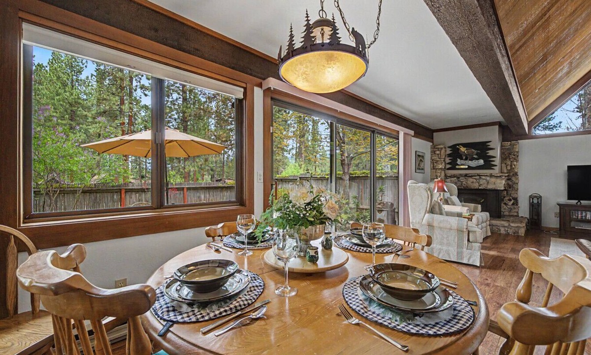 Graeagle Condo | Your Private Knoll Retreat | fenced yard, relaxing setting