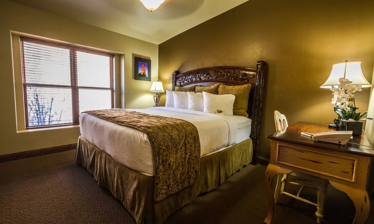 Zion National Park South Entrance Apartment | Zion Park Retreat | 1 Unit | Steps from Zion National Park Entrance and Shuttles
