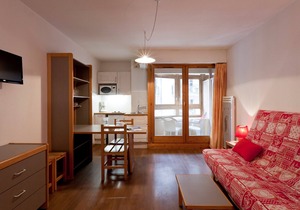 2* Studio with balcony, WiFi and parking, Brides-les-Bains center in Brides-les-Bains