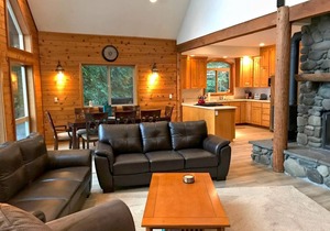 208 m² Cabin ∙ 3 bedrooms ∙ 8 guests in Maple Falls