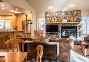 4 Bed 4 Bath 3 masters, 10 Shark Passes Included With Rental in Bend