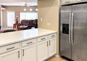 Comfortable condo with renovated kitchen, patio, pool, hot tub & fitness center