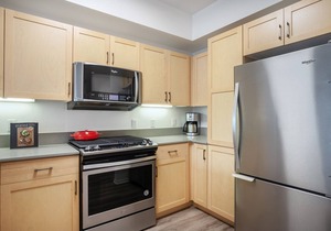Crisp Hollywood 1BR, Gym + Pool near Chinese Theater, by Blueground