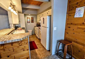 Deluxe 2-Bedroom Ski Retreat Walk to Snow Summit Mountain Resort