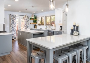 DOWNTOWN RIVERFRONT HOME WITH RIVER ACCESS, BEST LOCATION, 2 PRIMARY BDRMS in Bend