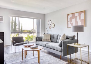 Elegant Hollywood 1BR w/ Pool, walk to metro, restaurants, by Blueground