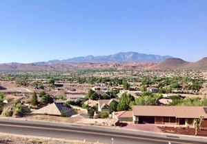Extra large one bedroom with access to the Las palmas Resort pools. in Saint George