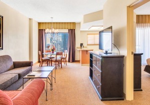Friends Getaway! 2 Great Spaces, Near Bellagio Gallery of Fine Arts, Pool