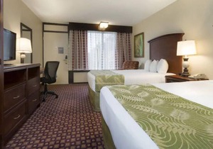 Group Theme Park Adventure! 3 Spacious Units, Near Sleuths Dinner Show, Restaurant, Pool in Orlando
