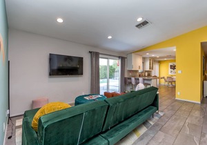 Heated Pool & Jacuzzi, Retro 4BR Palm Springs Home, Mtn Views, Lic #4299 in Palm Springs