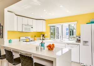 Mellow Yellow Butterfly – Iconic Alexander Home