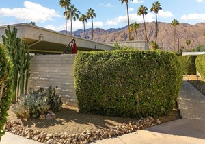 Palm Springs Hideaway: Private ground level condo with pool, hot tub, sauna & fitness center! in Palm Springs