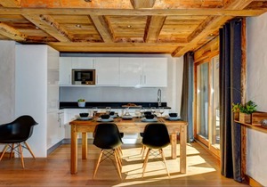 Planards - an apartment that sleeps 6 guests in 3 bedrooms in Chamonix