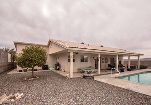 POOL HOME (3393) 3BD/2BA (Near Casinos, River, & Lake Mohave)